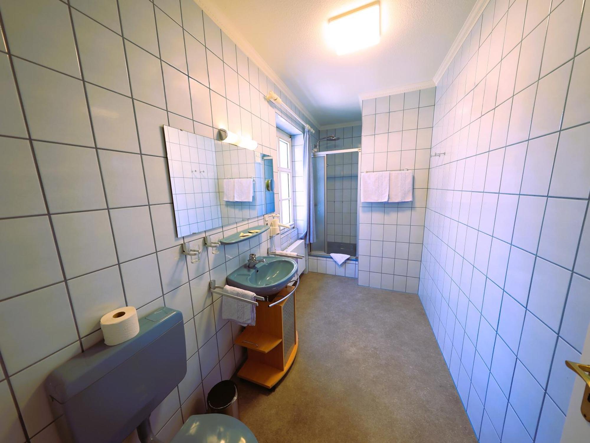 Hotel Zur Post Mulheim an der Mosel Bagian luar foto