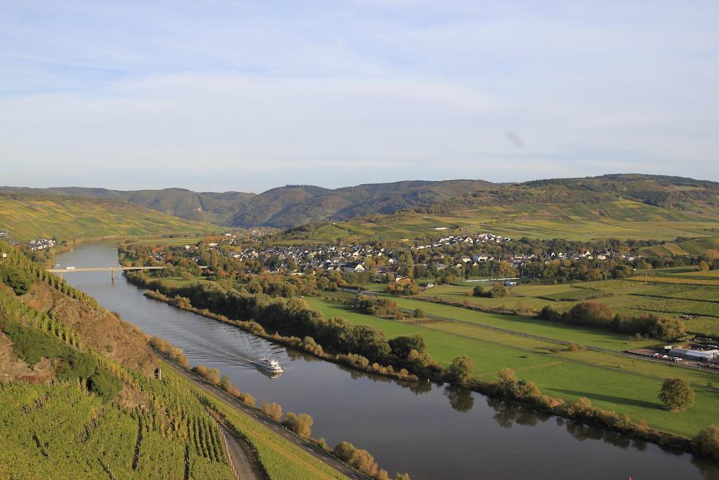 Hotel Zur Post Mulheim an der Mosel Bagian luar foto