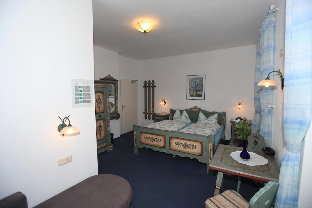 Hotel Zur Post Mulheim an der Mosel Ruang foto