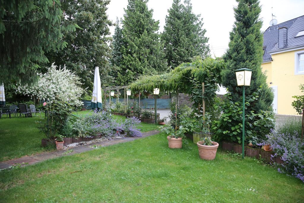 Hotel Zur Post Mulheim an der Mosel Bagian luar foto